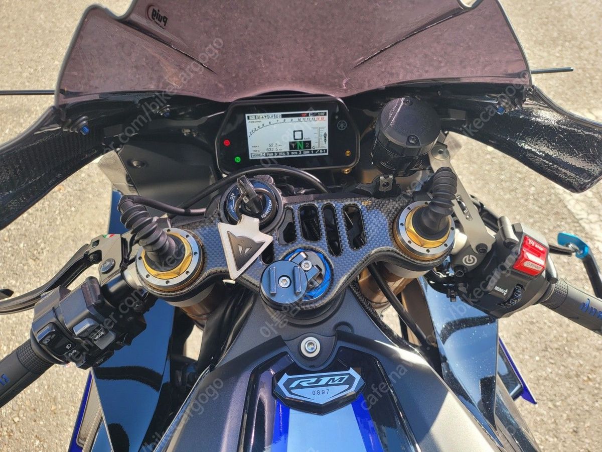 야마하 YZF R1 M 8
