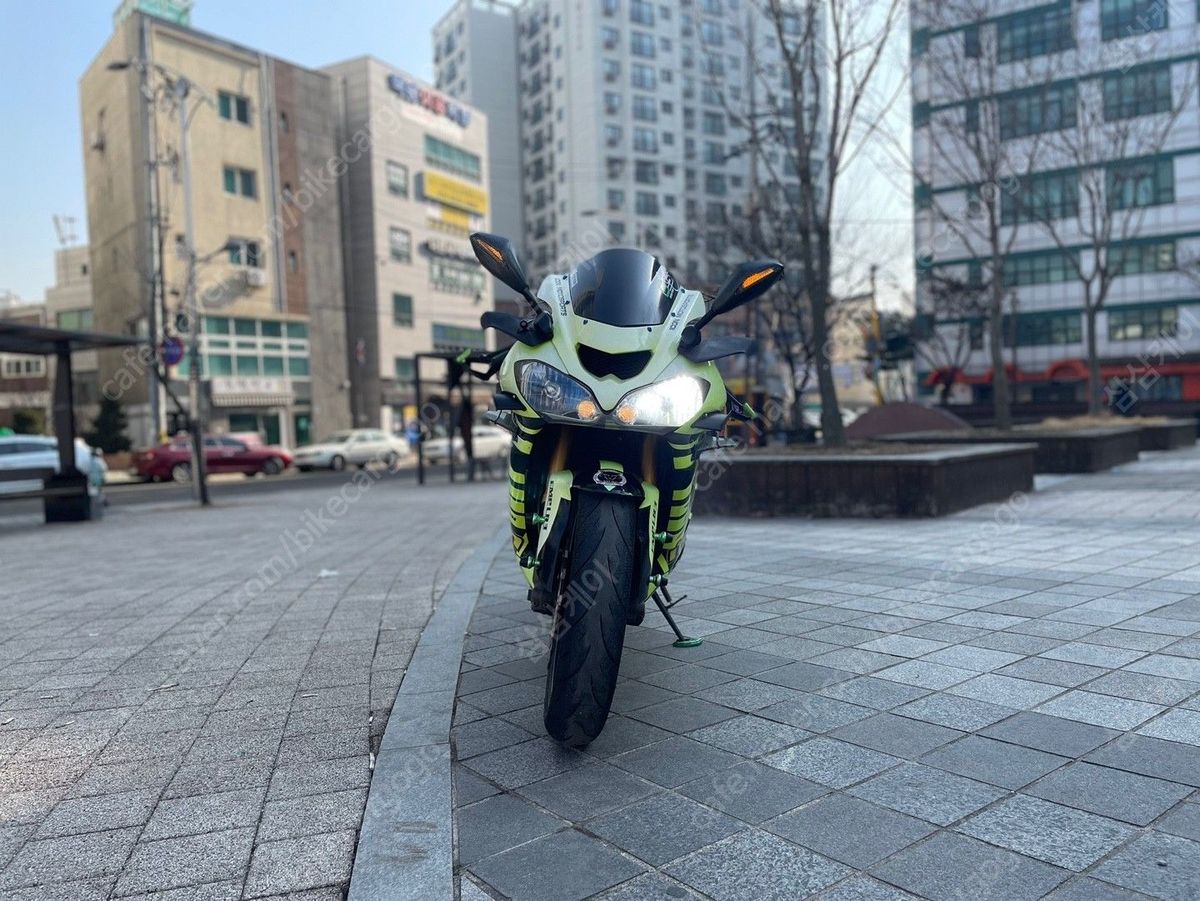 가와사키 닌자 ZX 10 R main