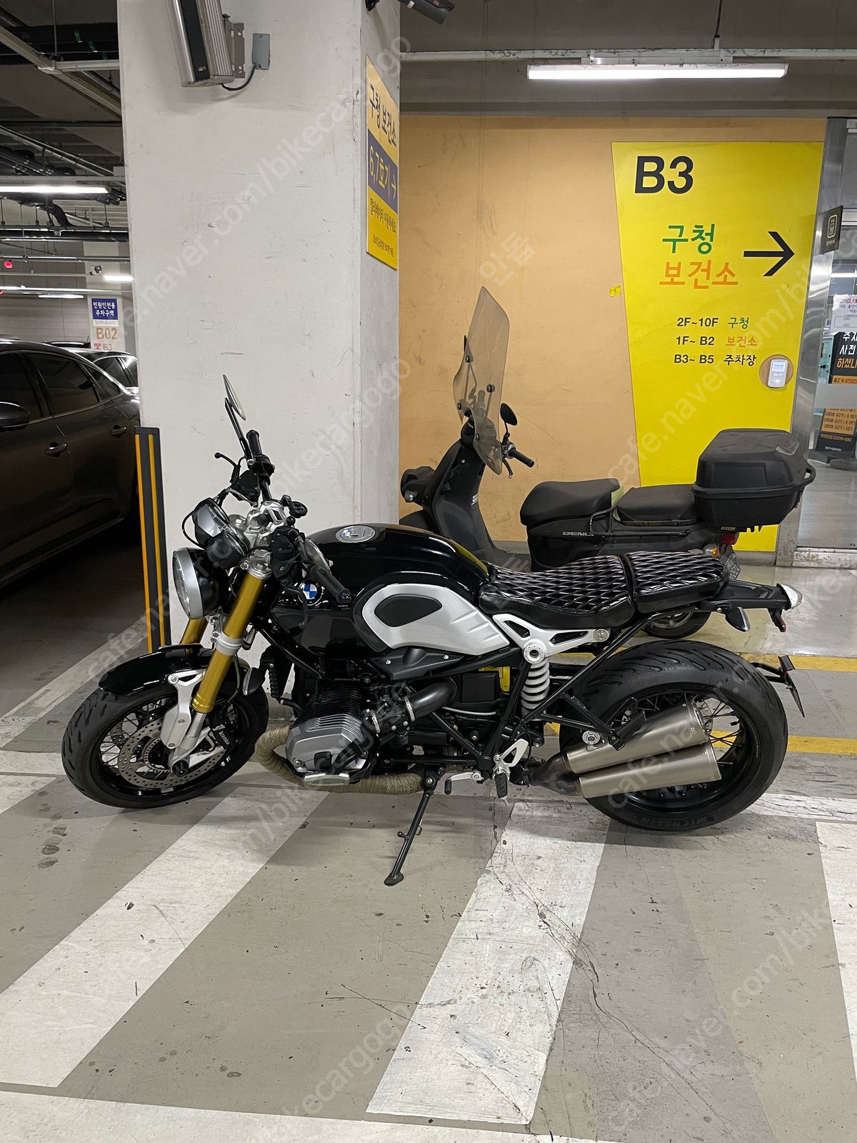 BMW R nine T  main