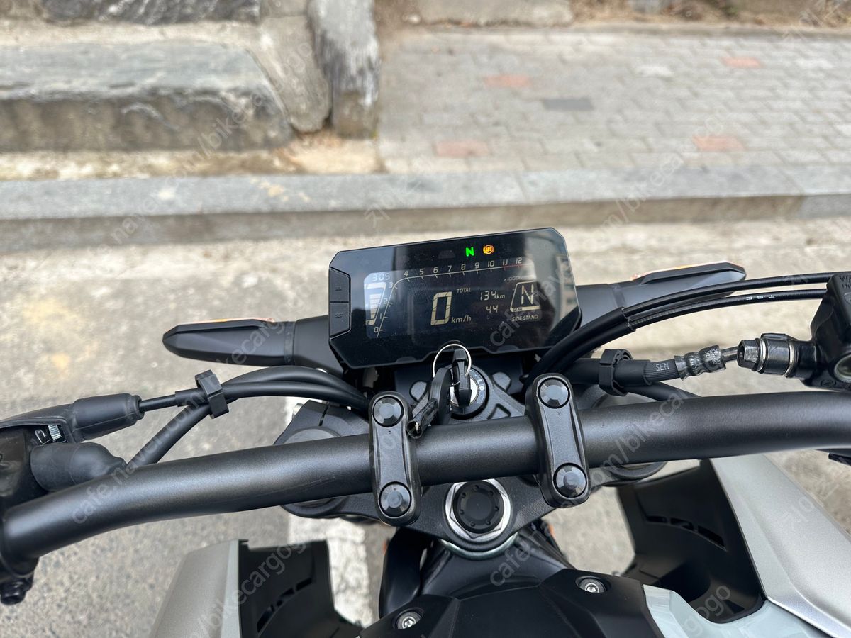 혼다 CB 125 R 8