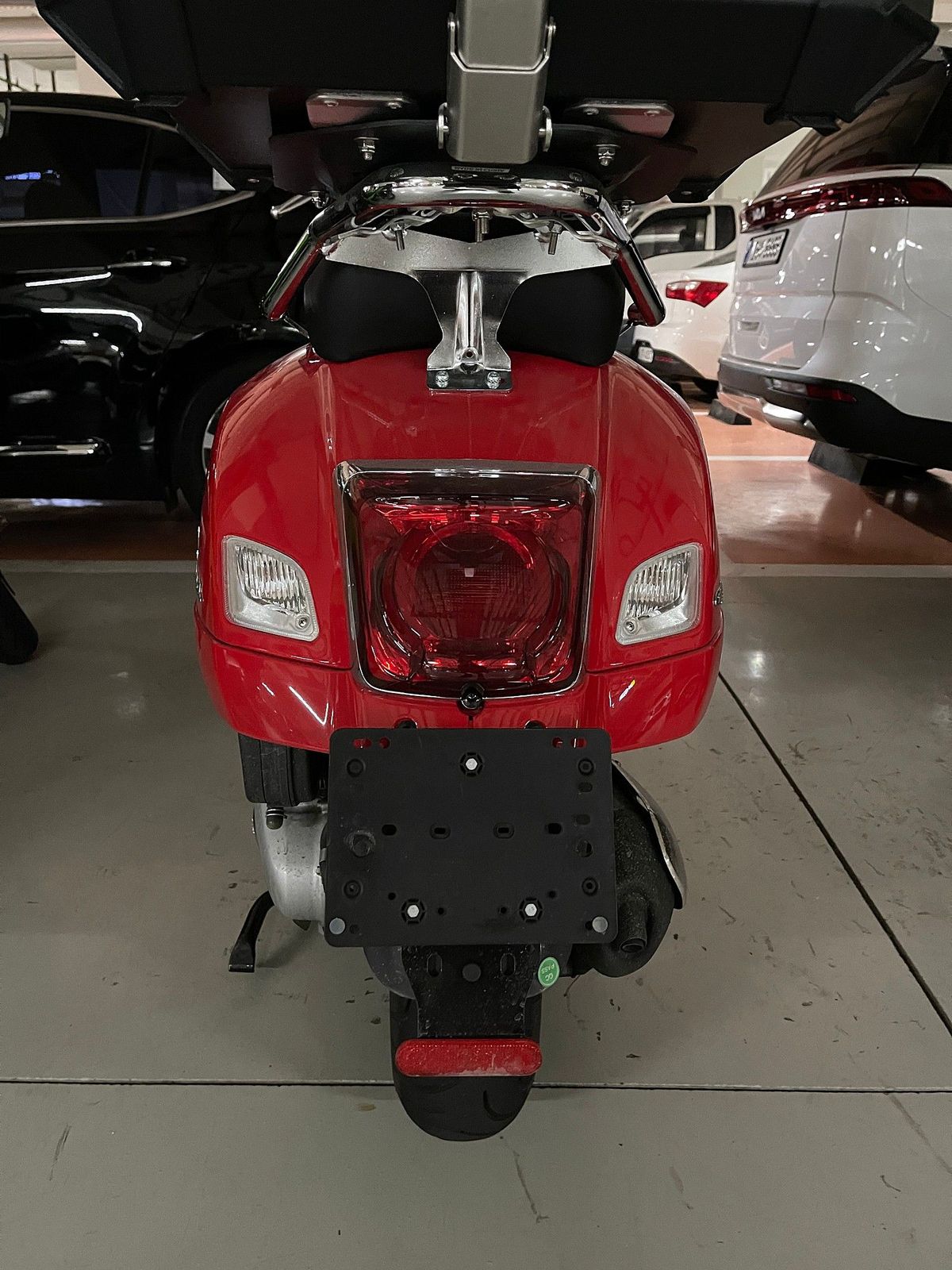 베스파 GTS 125 슈퍼스포츠 4