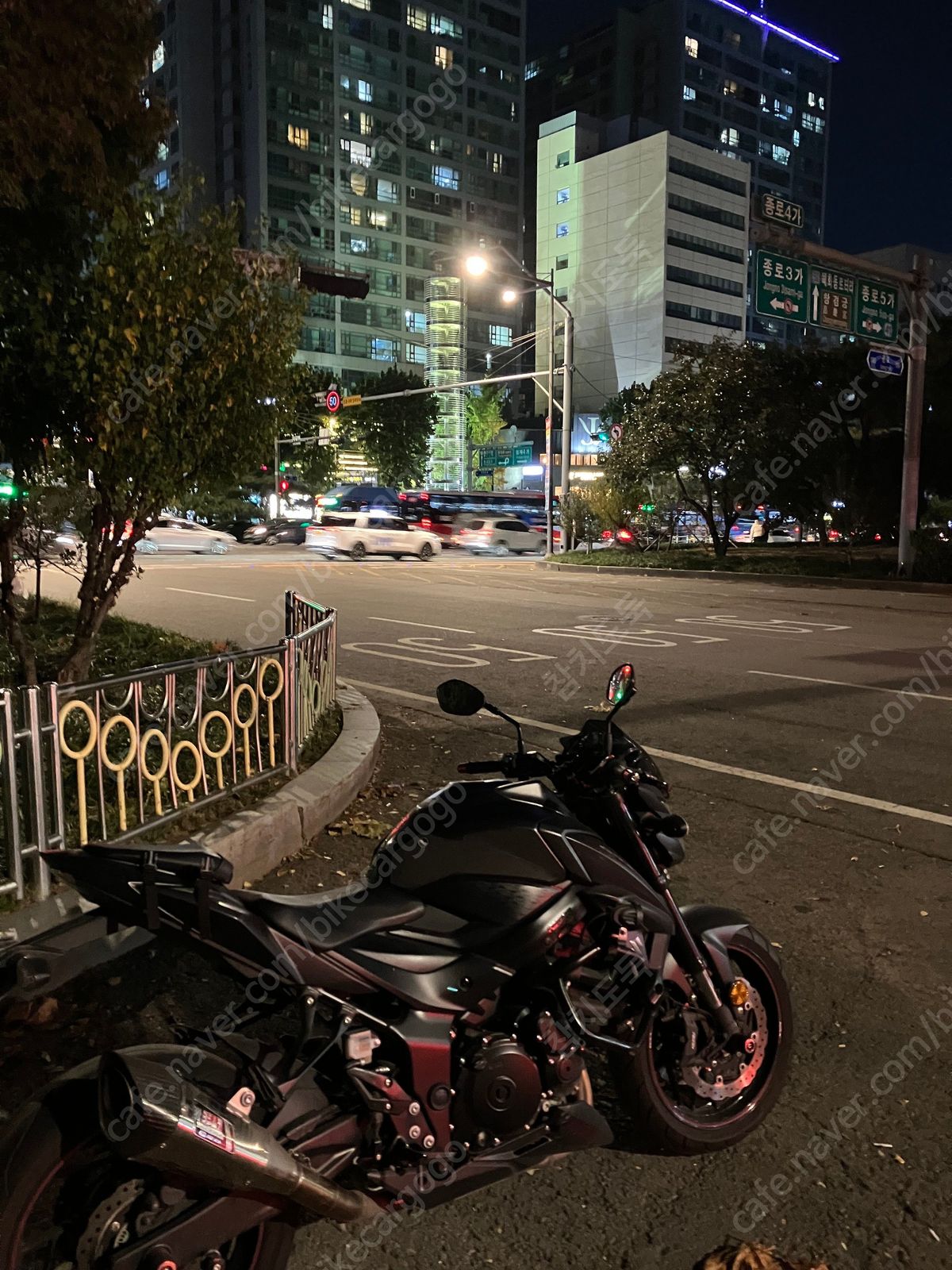 스즈키 GSX S 750 16