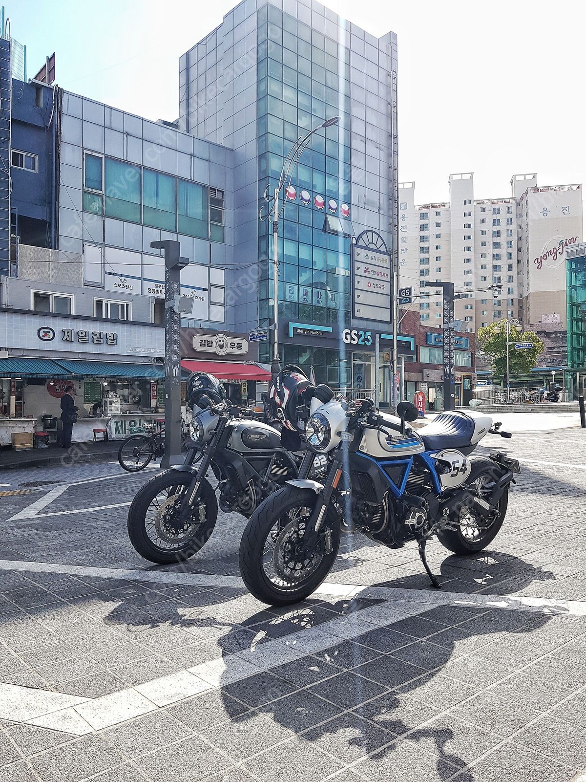 두카티 스크램블러 카페 레이서 15
