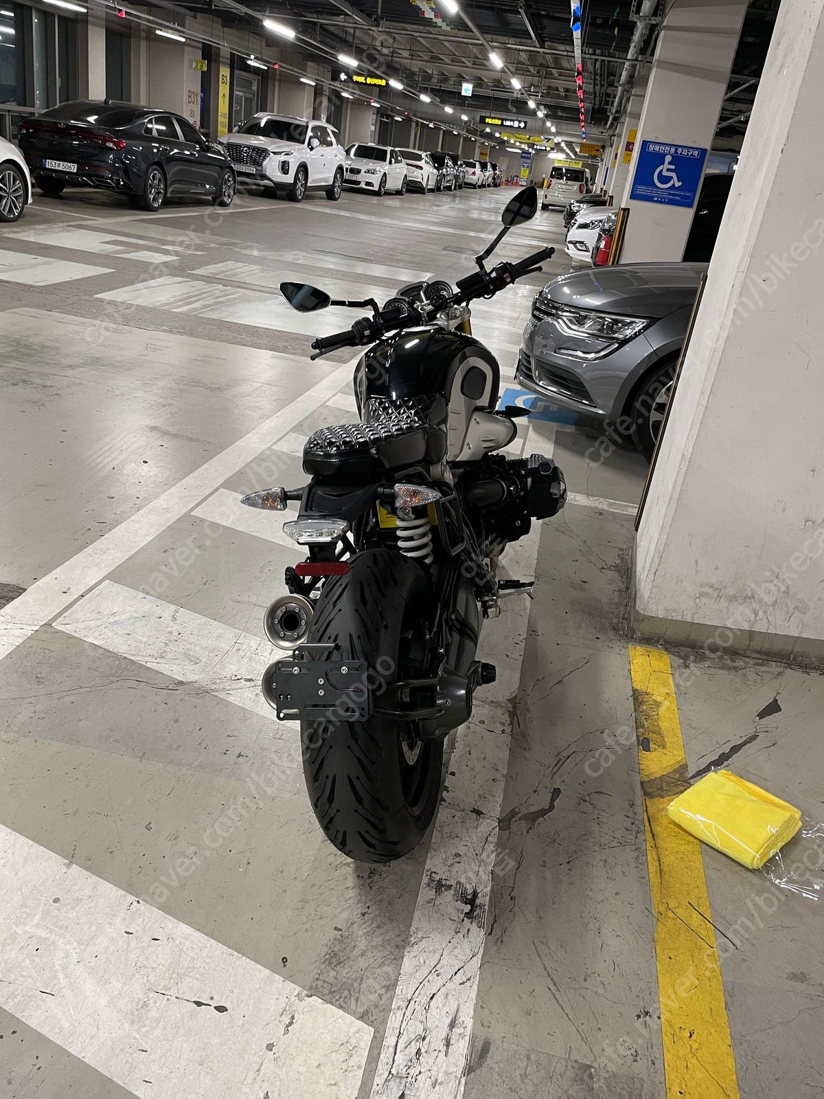 BMW R nine T  more
