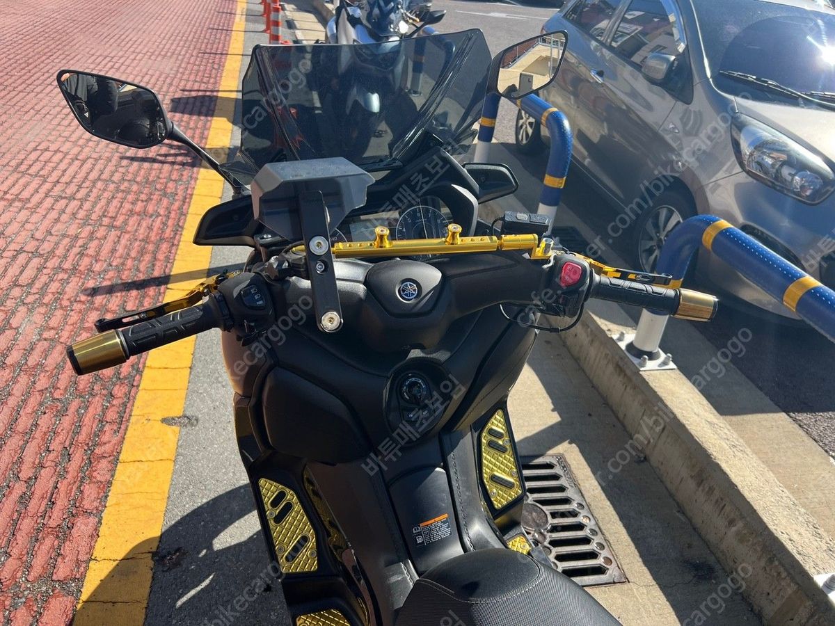 야마하 XMAX 300 ABS 9