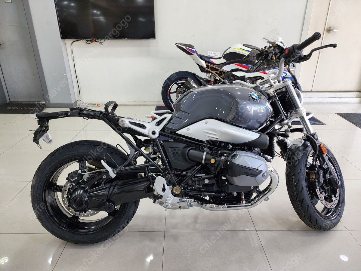 BMW R nine T  thumb 2