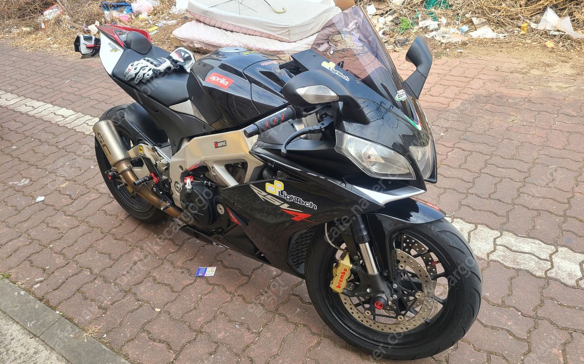아프릴리아 RSV 4 R main