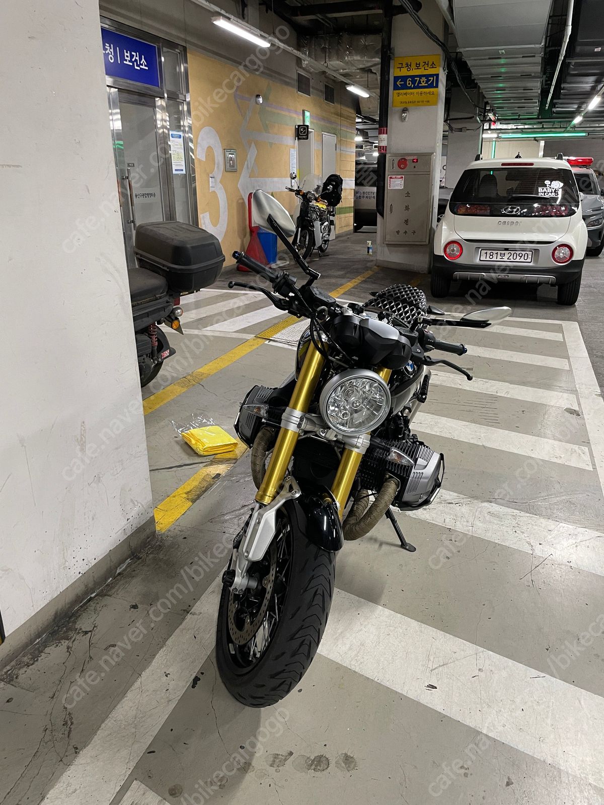 BMW R nine T  thumb 2