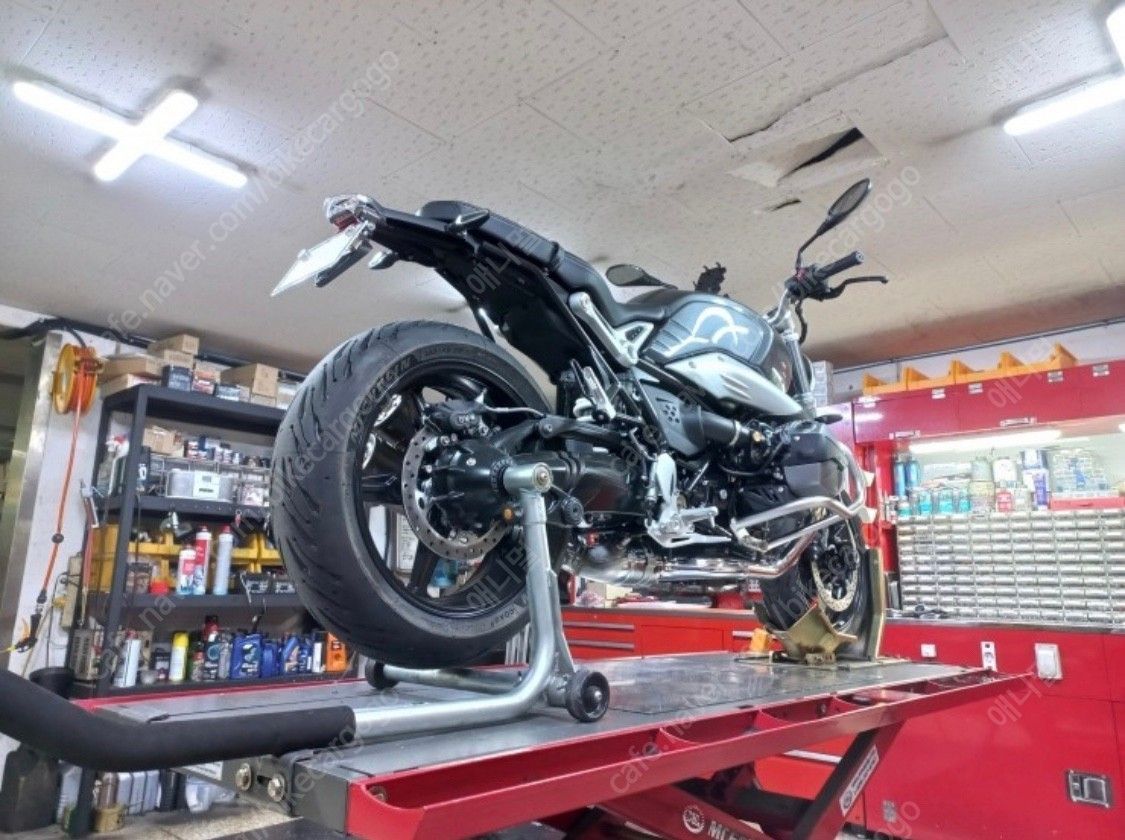 BMW R nine T  more