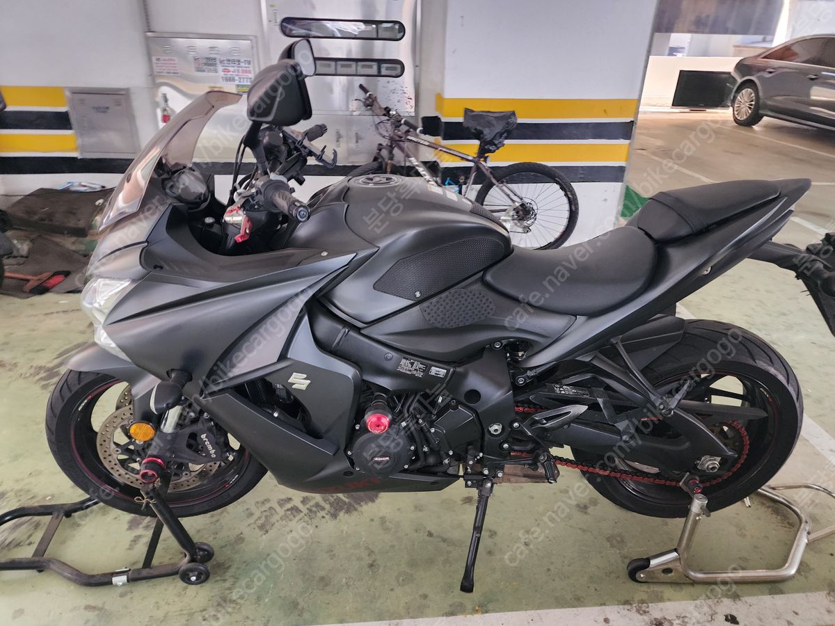 스즈키 GSX S 1000 F 9