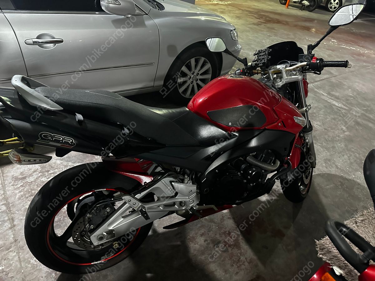 스즈키 GSR 600 4