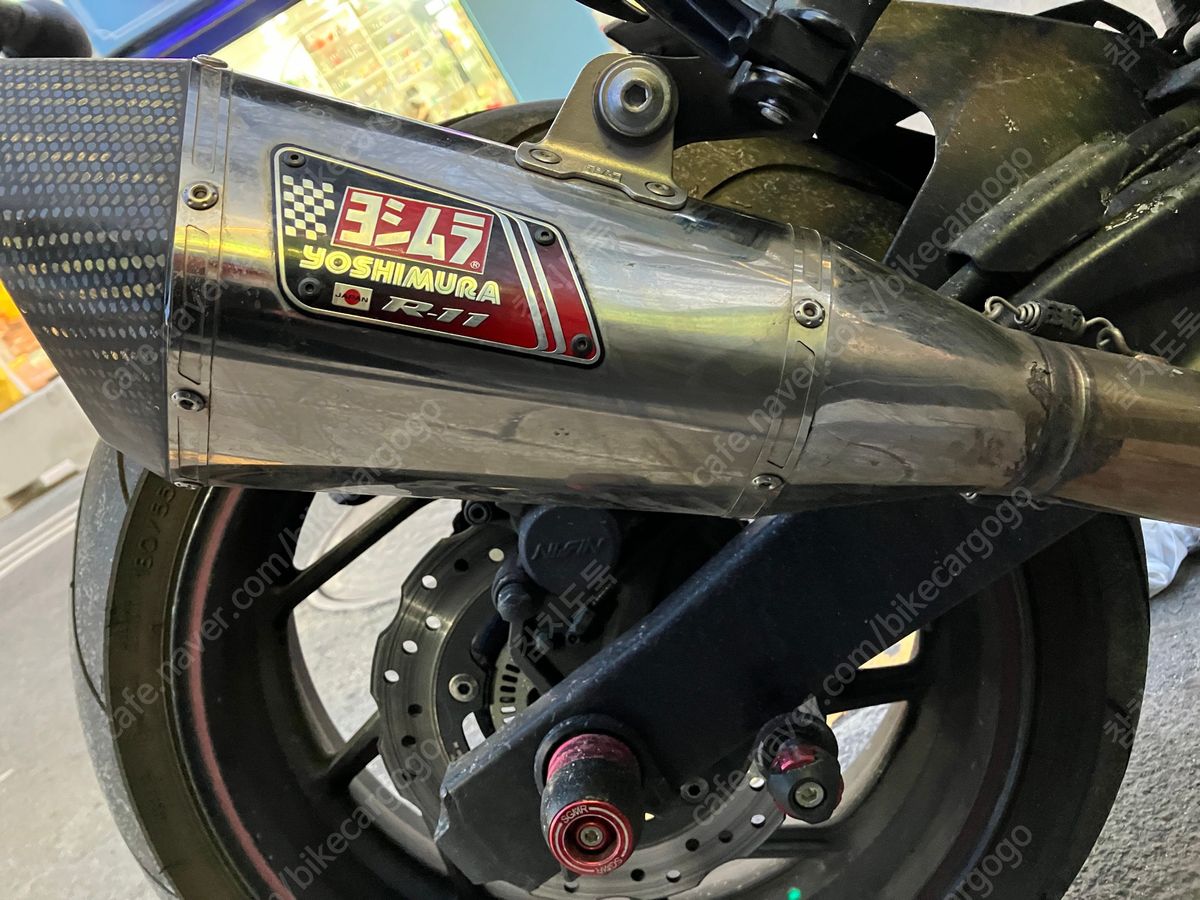 스즈키 GSX S 750 4