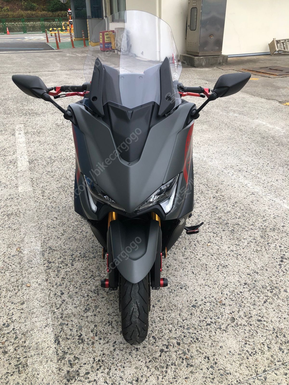 야마하 TMAX 560 main