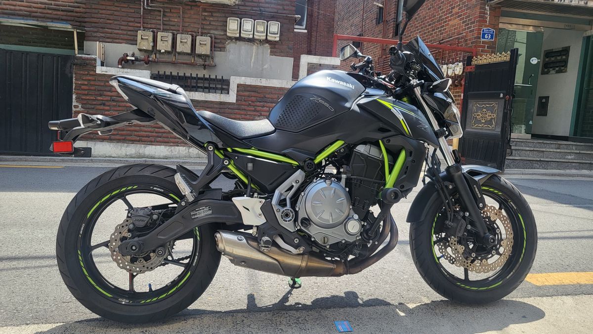 가와사키 Z 650 main