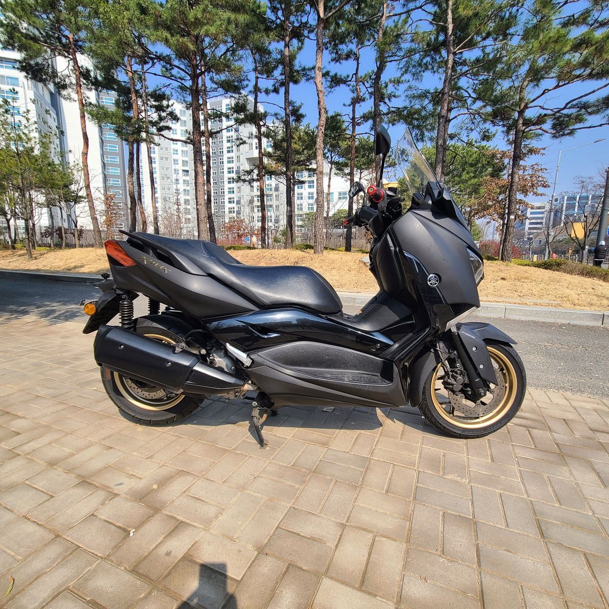 야마하 XMAX 300 ABS main
