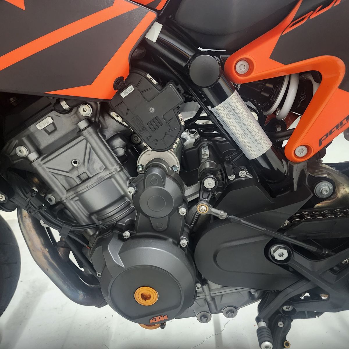 KTM 890 듀크 GP 13
