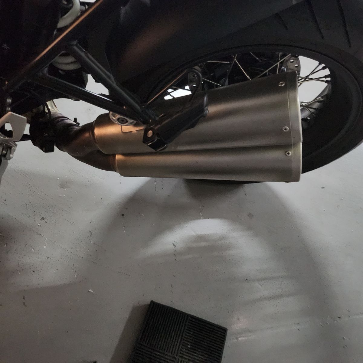 BMW R nine T  10