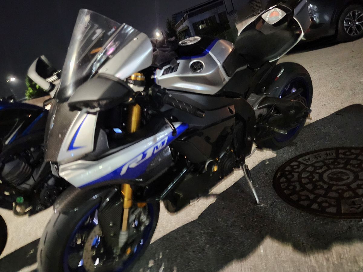 야마하 YZF R1 M thumb 2