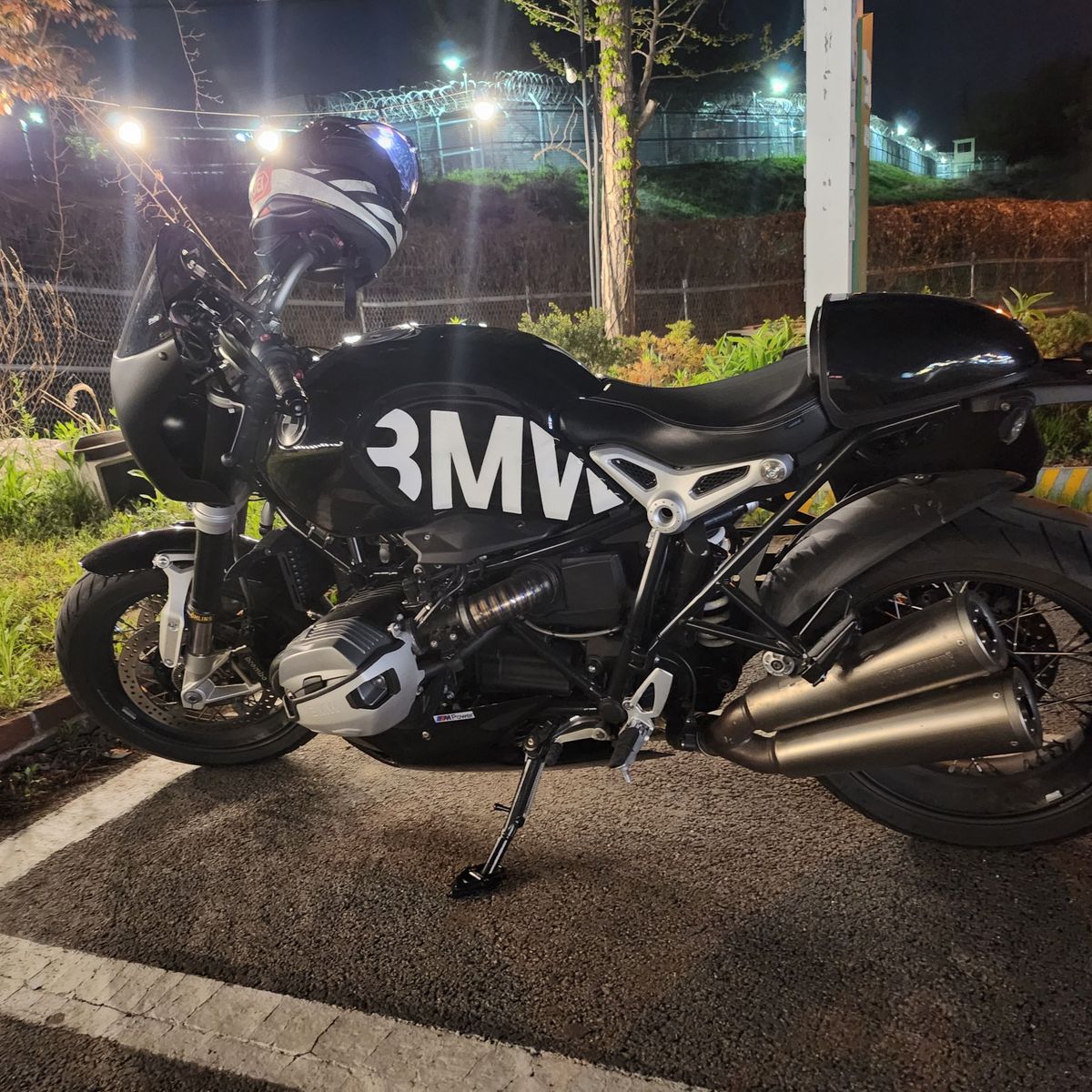 BMW R nine T  thumb 2
