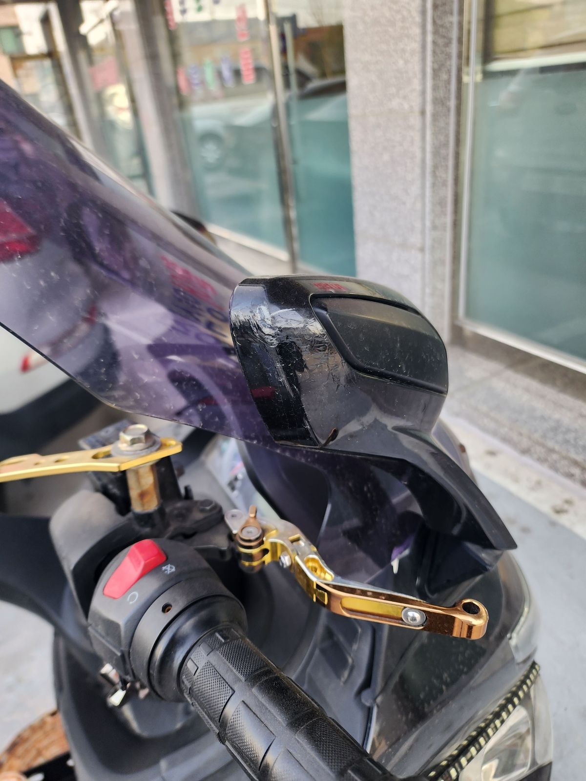 SYM 보이져 125 more