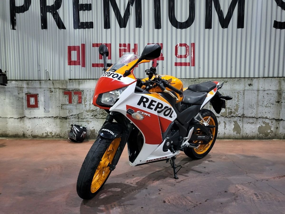혼다 CBR 300 R thumb 2