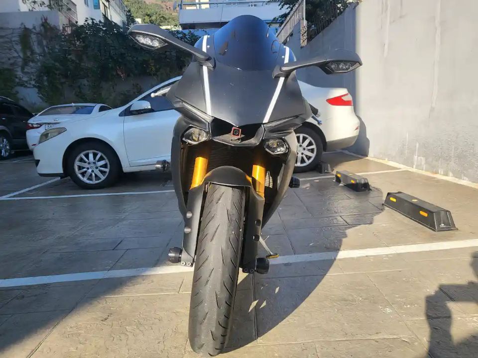야마하 YZF R1 main