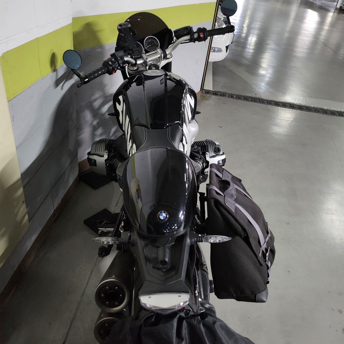 BMW R nine T  4