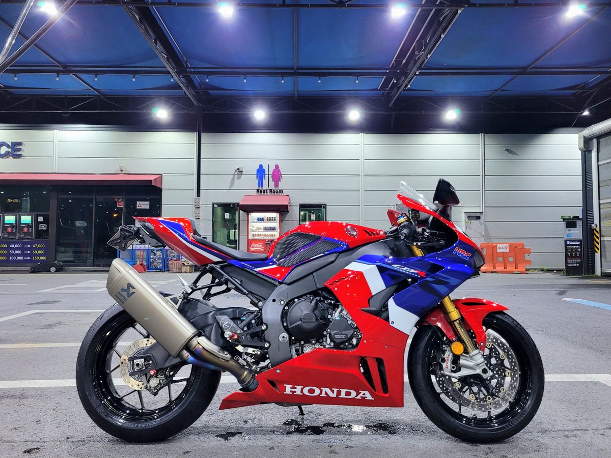 혼다 CBR 1000 RR-R 파이어블레이드 SP main