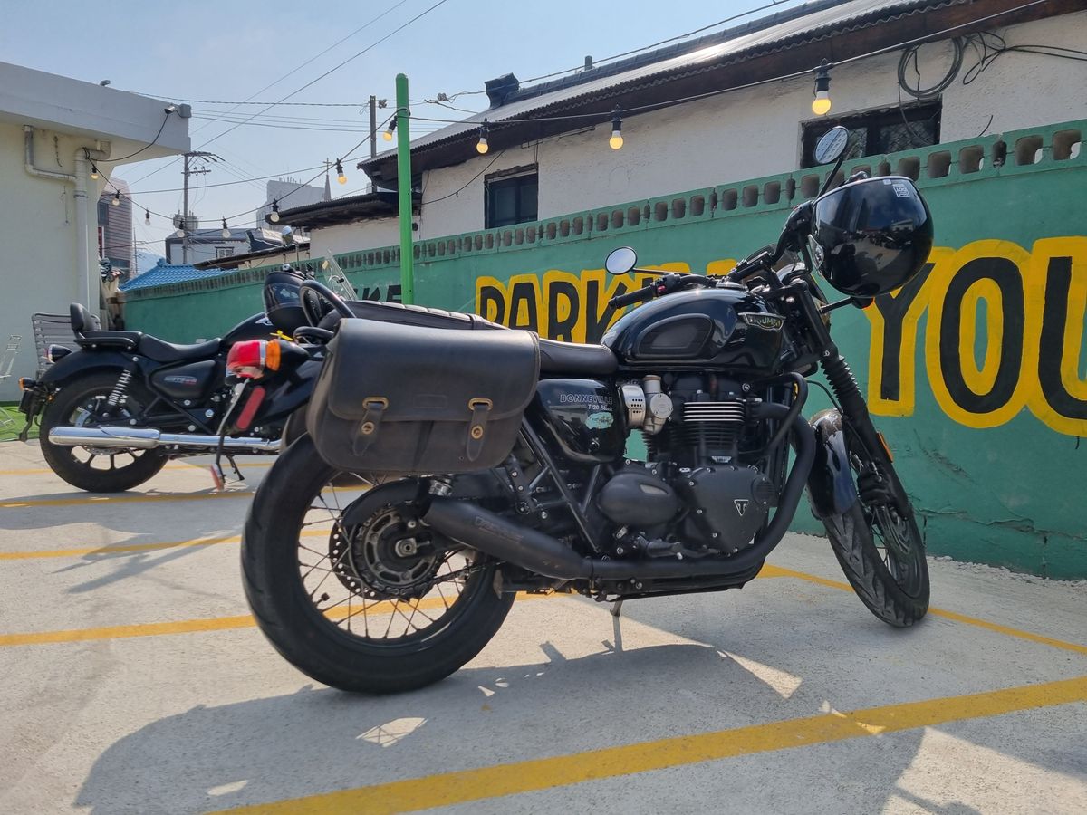 트라이엄프 본네빌 T120 블랙 main