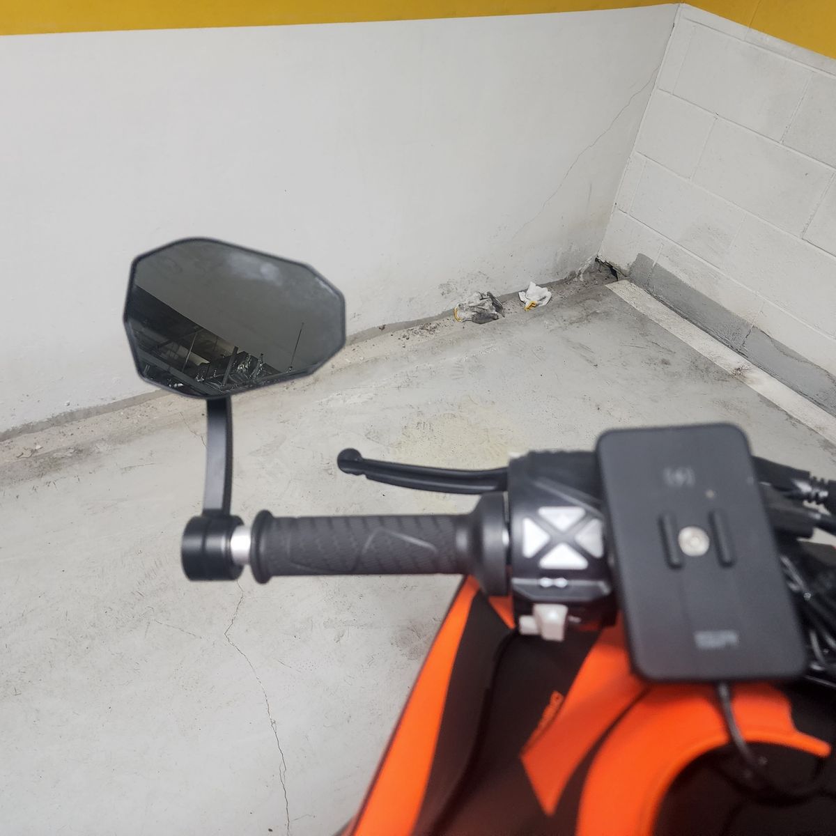 KTM 890 듀크 GP more