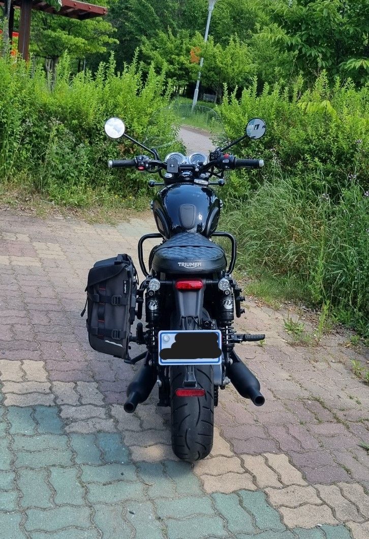 트라이엄프 본네빌 T120 블랙 4