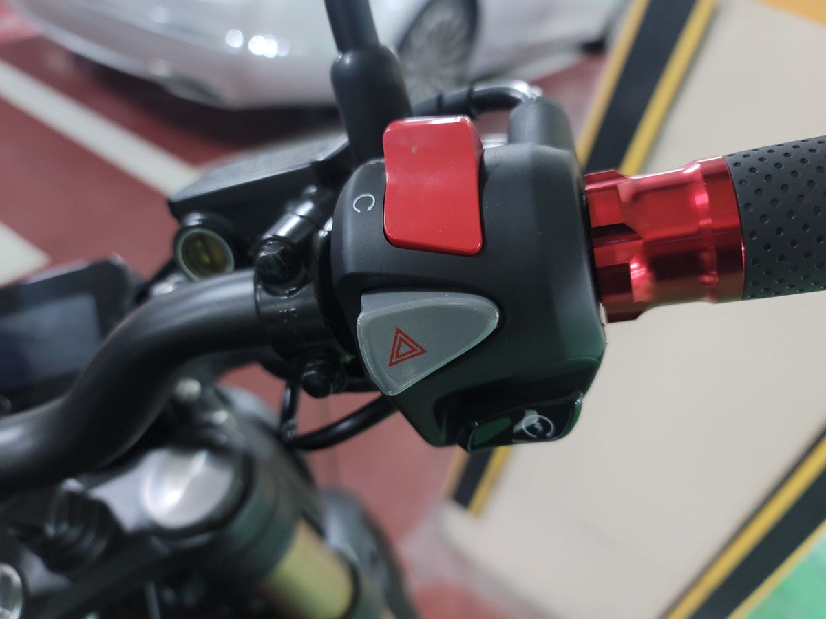 혼다 CB 125 R 11
