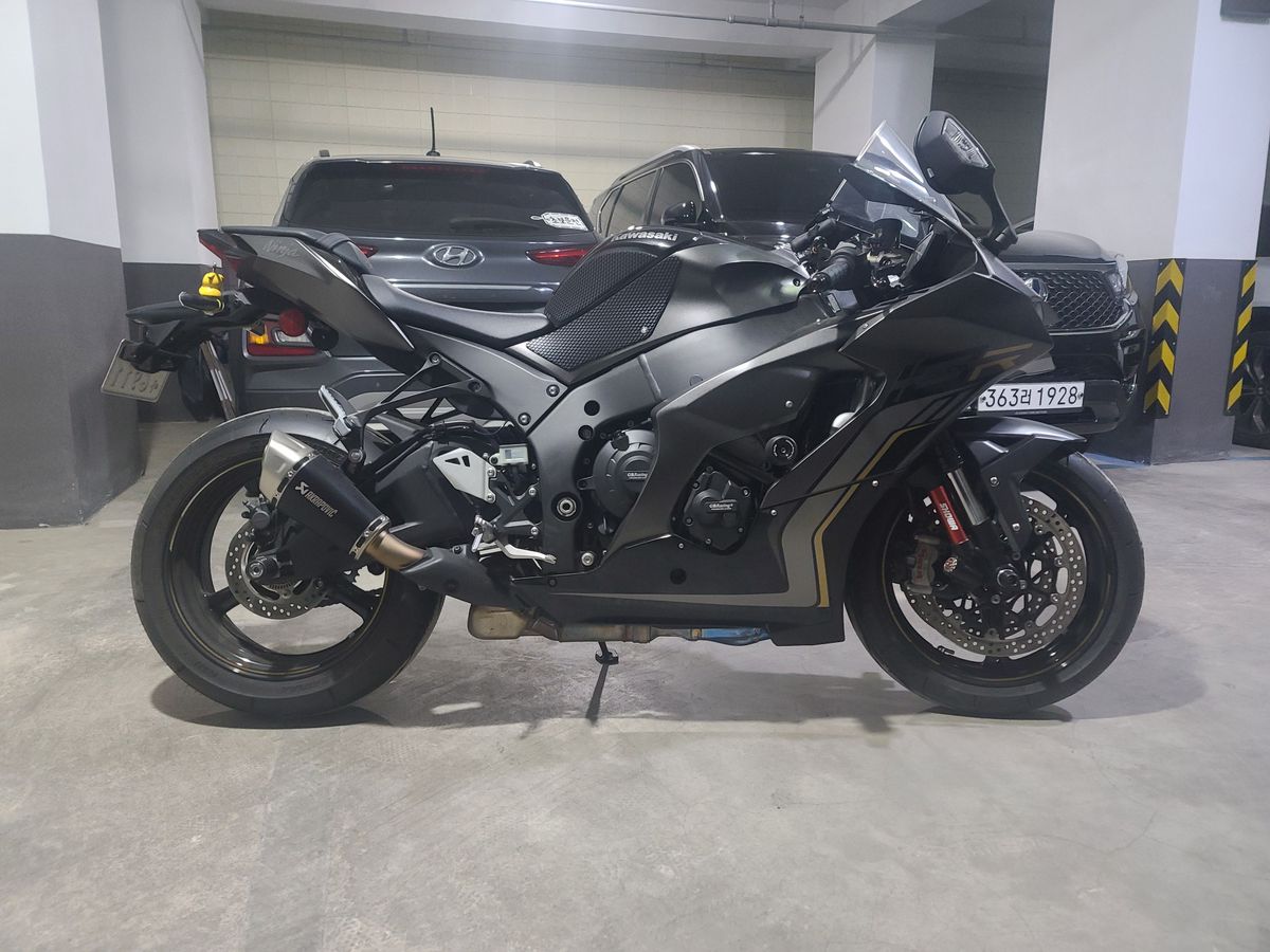 가와사키 닌자 ZX 10 R main