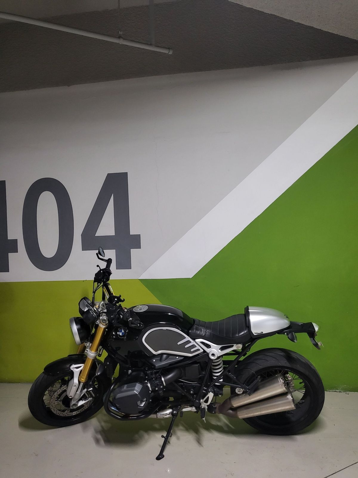 BMW R nine T  thumb 2