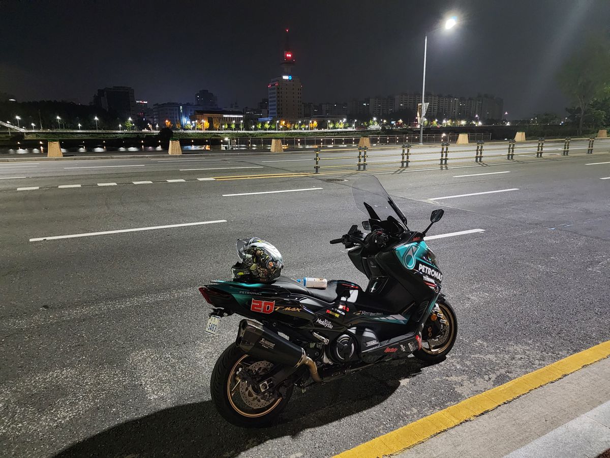 야마하 TMAX 560 4