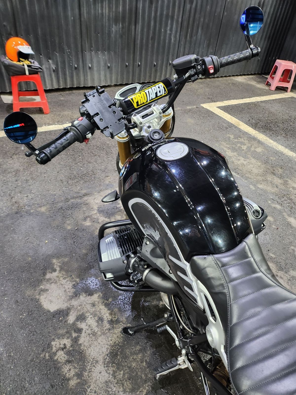 BMW R nine T  7