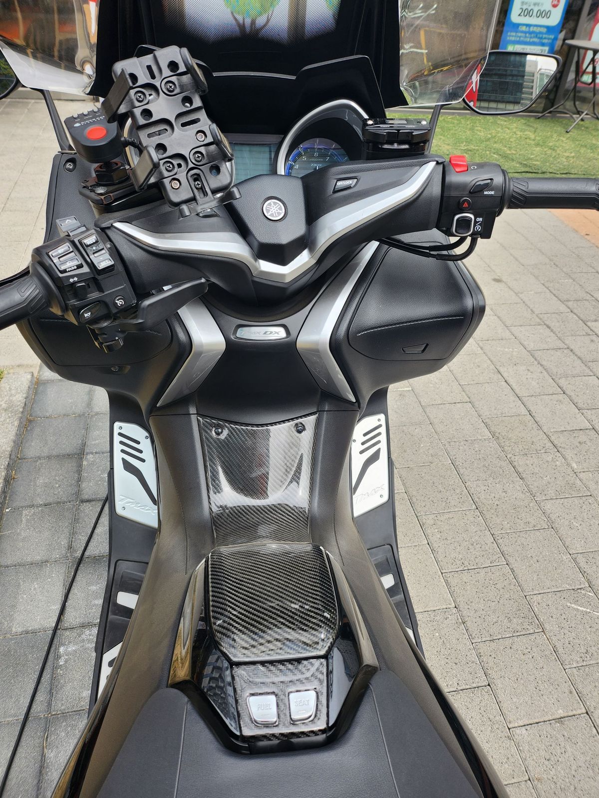 야마하 TMAX DX 6