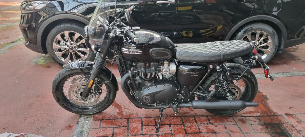 트라이엄프 본네빌 T120 블랙 8