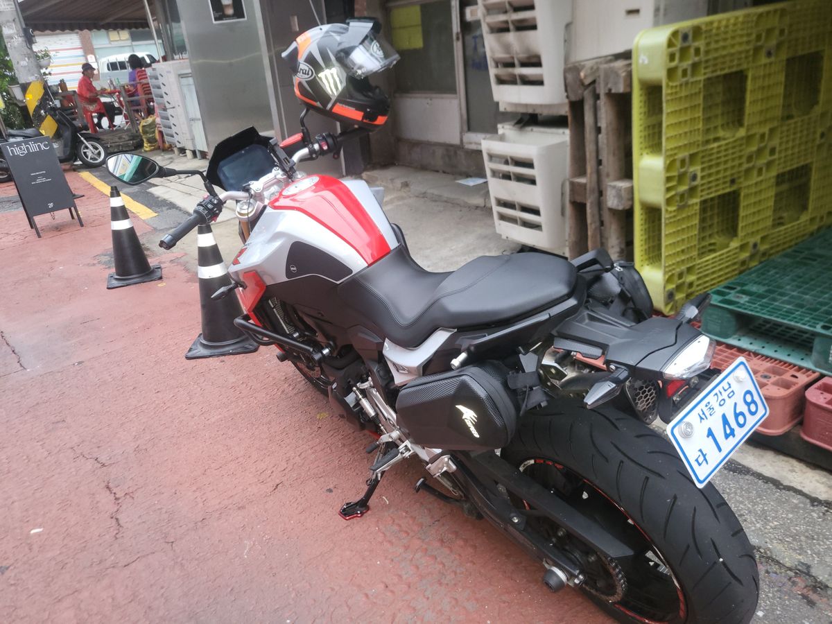 BMW F 900 R 8