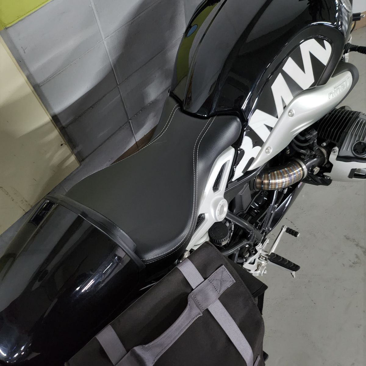 BMW R nine T  8
