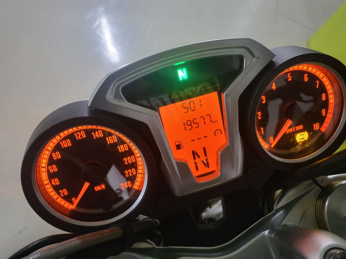 BMW R nine T  5
