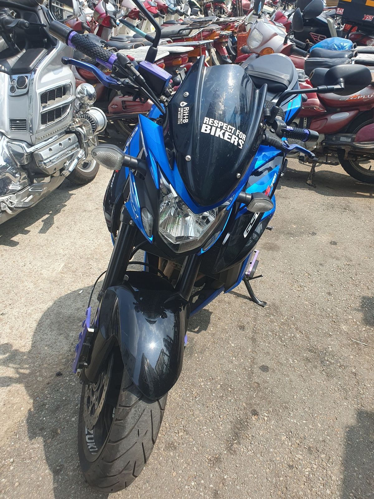 스즈키 GSX S 750 more