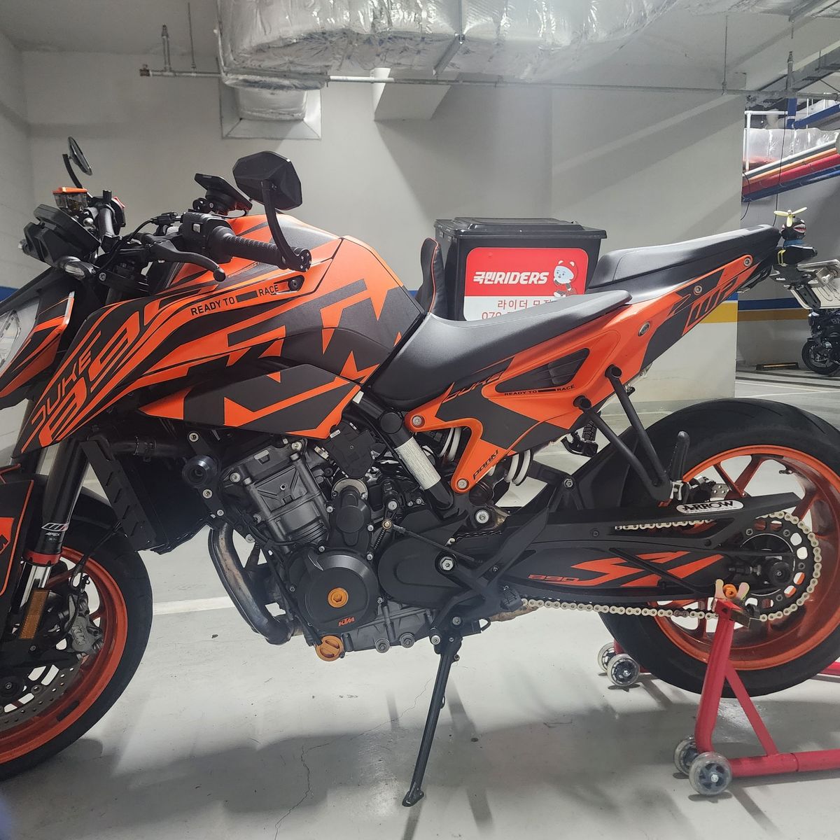 KTM 890 듀크 GP thumb 2