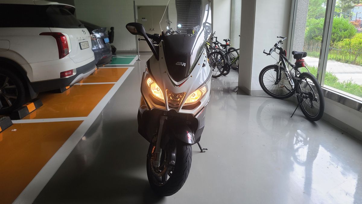 아프릴리아 SRV 850 more