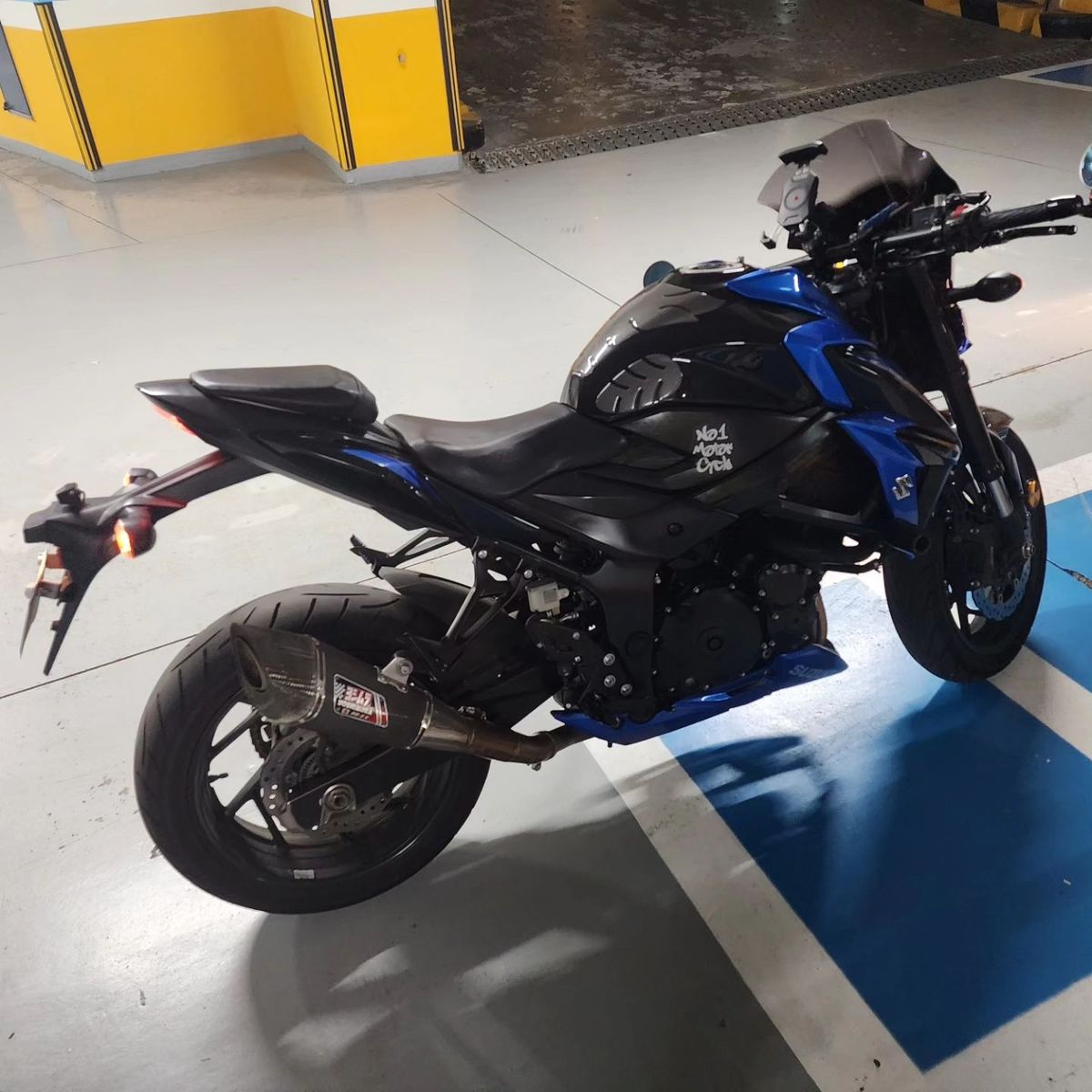 스즈키 GSX S 750 main