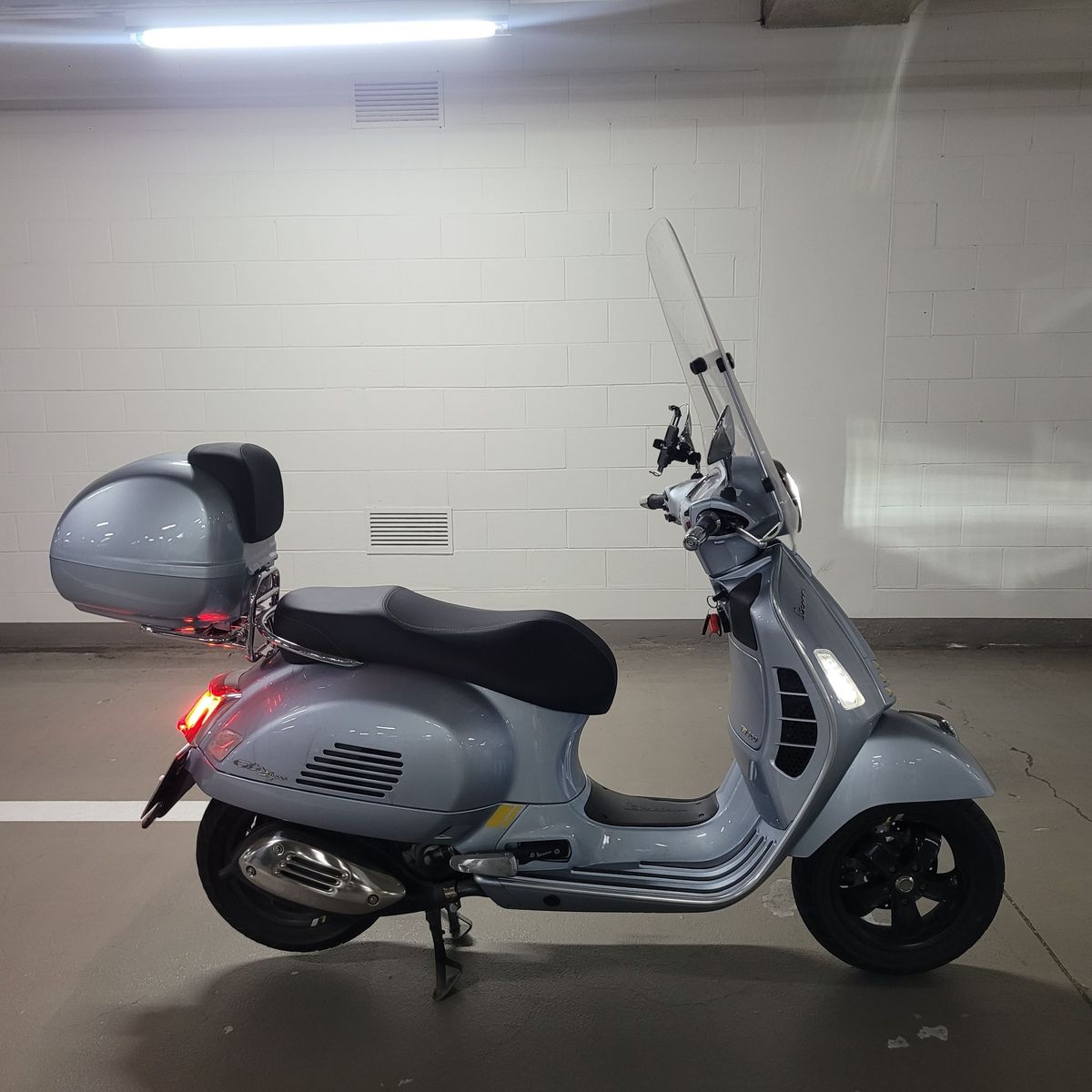 베스파 GTS 300 슈퍼테크 main