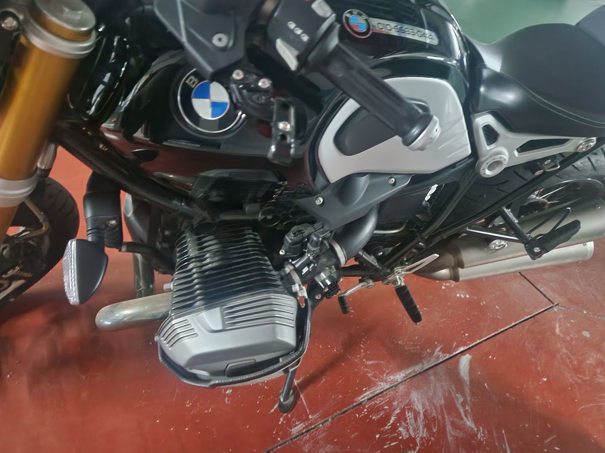 BMW R nine T  7