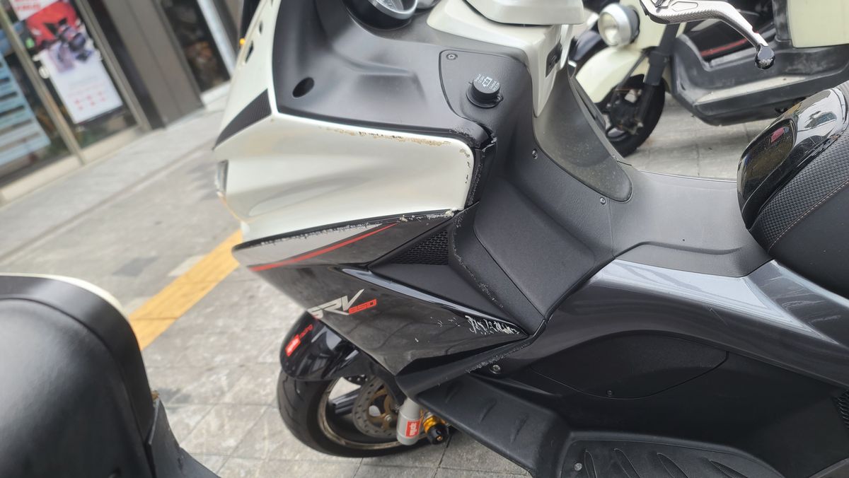 아프릴리아 SRV 850 7
