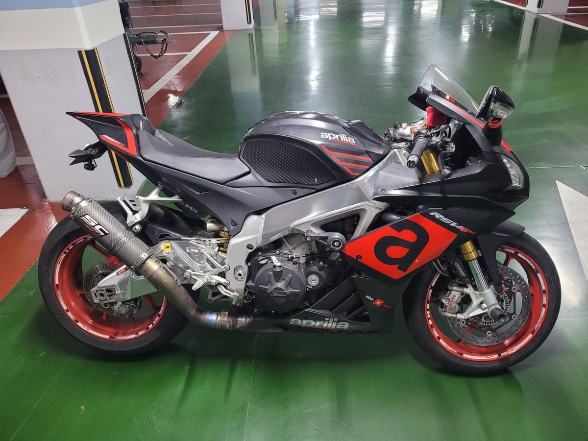 아프릴리아 RSV 4 RR main