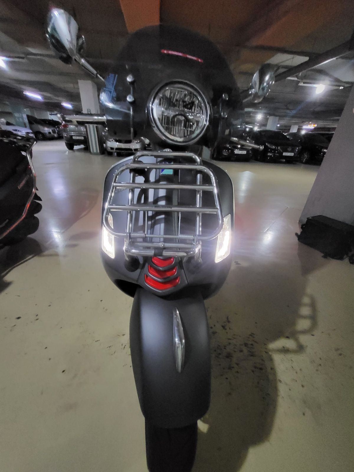 베스파 GTS 300 슈퍼스포츠 more